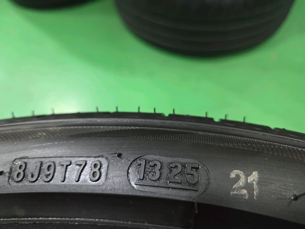 255 35 21 브리지스톤 중고 타이어 신품급 두개 이미지