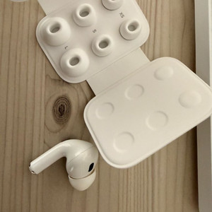 에어팟 프로2 왼쪽 유닛 이미지