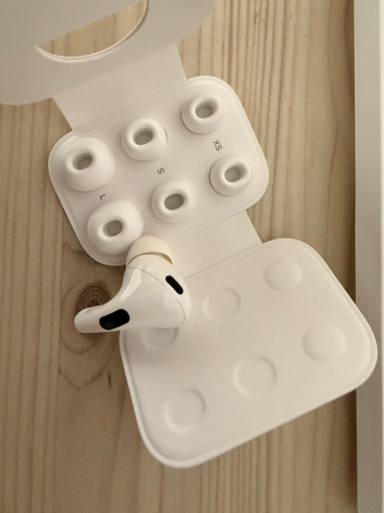 에어팟 프로2 왼쪽 유닛 이미지