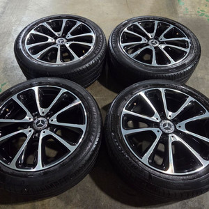 벤츠 W213 E클래스 나이트패키지 18인치 휠타이어 이미지