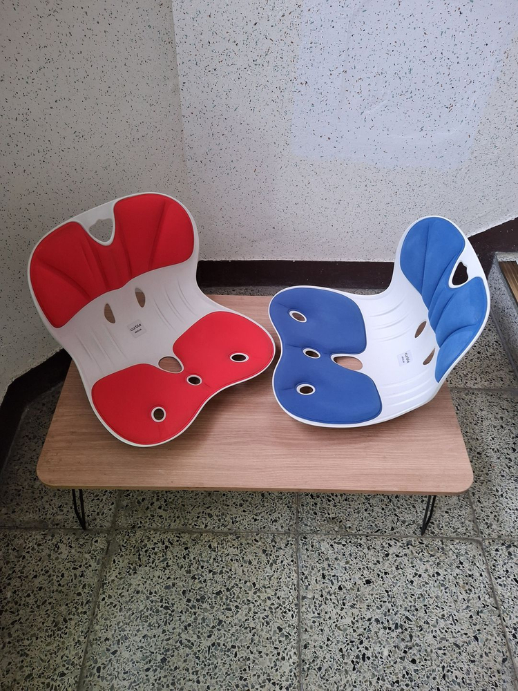 커블체어 와이더 블루,레드 (개당9000) 판매합니다~~ 이미지