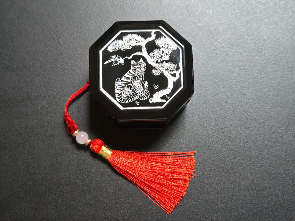 갤럭시 버즈4/버즈4프로 자개 호랑이 케이스 팝니다. 이미지