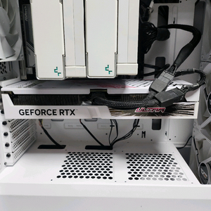 7800X3D 4070슈퍼 게이밍 컴퓨터 본체 이미지