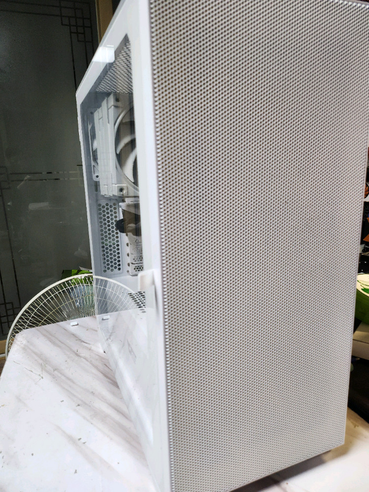 7800X3D 4070슈퍼 게이밍 컴퓨터 본체 이미지