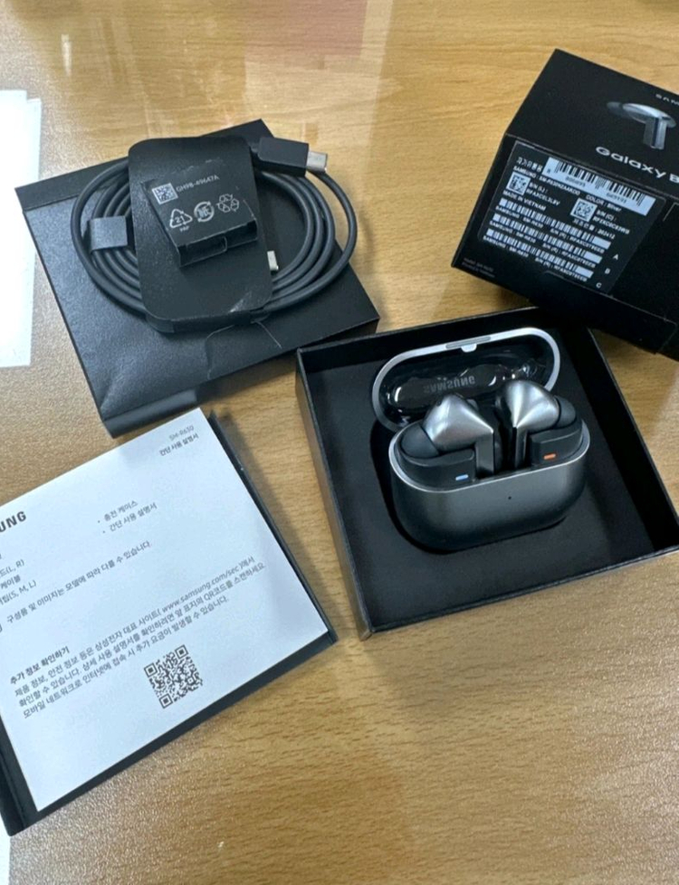 버즈3프로 실버 미개봉,실착3회 팝니다! 이미지