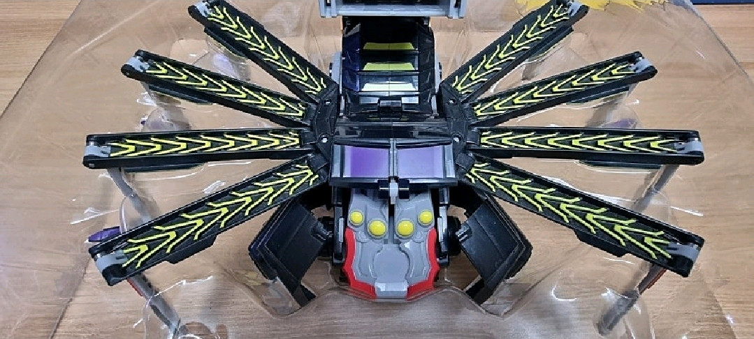 터닝메카드 메가스파이더 사진촬영차 박스만 개봉해본 새제품 입니다 이미지