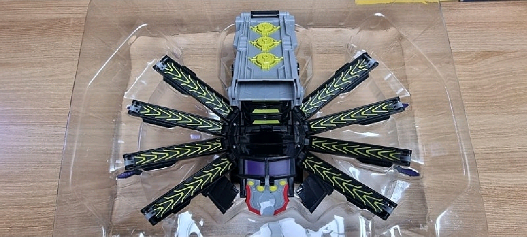 터닝메카드 메가스파이더 사진촬영차 박스만 개봉해본 새제품 입니다 이미지