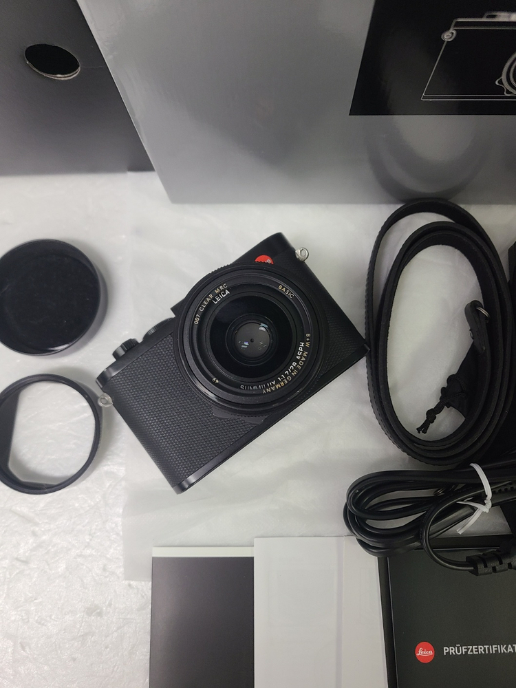 라이카q2 상태좋은 소장용판매해요.정품엄지그립 하프케이스포함 타기종교환받습니다 이미지