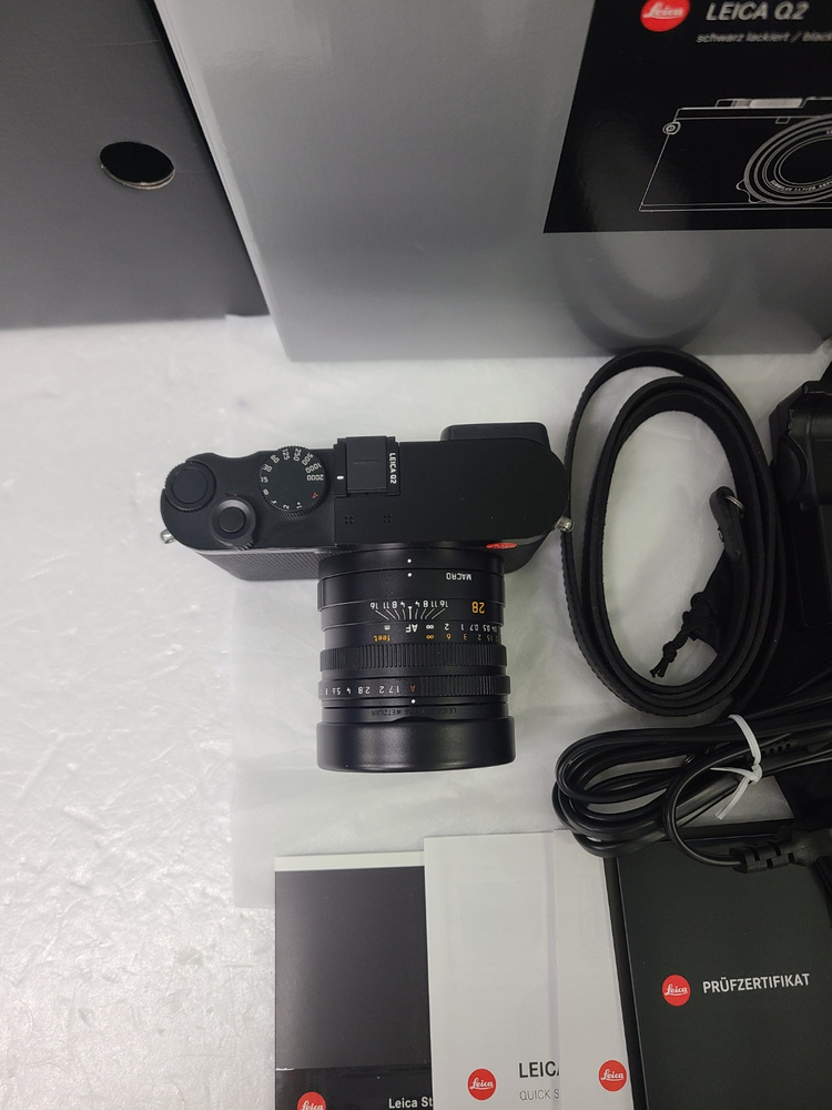 라이카q2 상태좋은 소장용판매해요.정품엄지그립 하프케이스포함 타기종교환받습니다 이미지