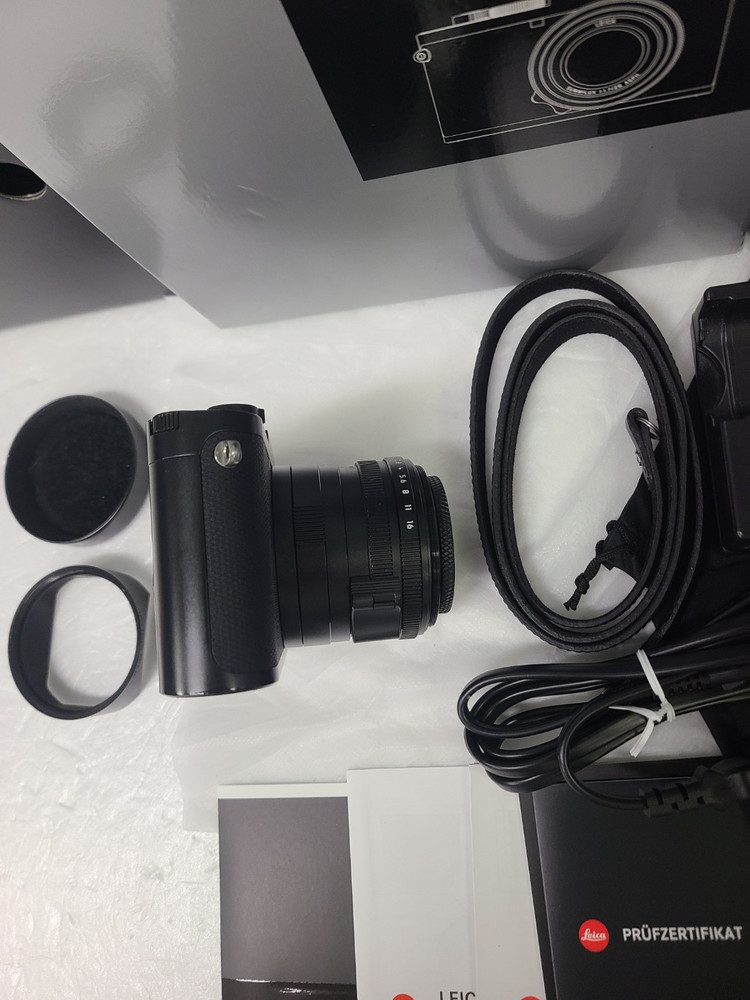 라이카q2 상태좋은 소장용판매해요.정품엄지그립 하프케이스포함 타기종교환받습니다 이미지