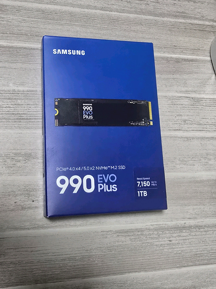 M.2 NVMe SSD 1TB 미개봉 이미지