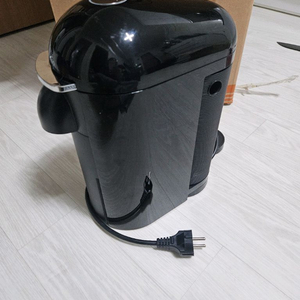 네스프레소 버츄오 블랙 커피 머신ㅡ 물통없음 이미지