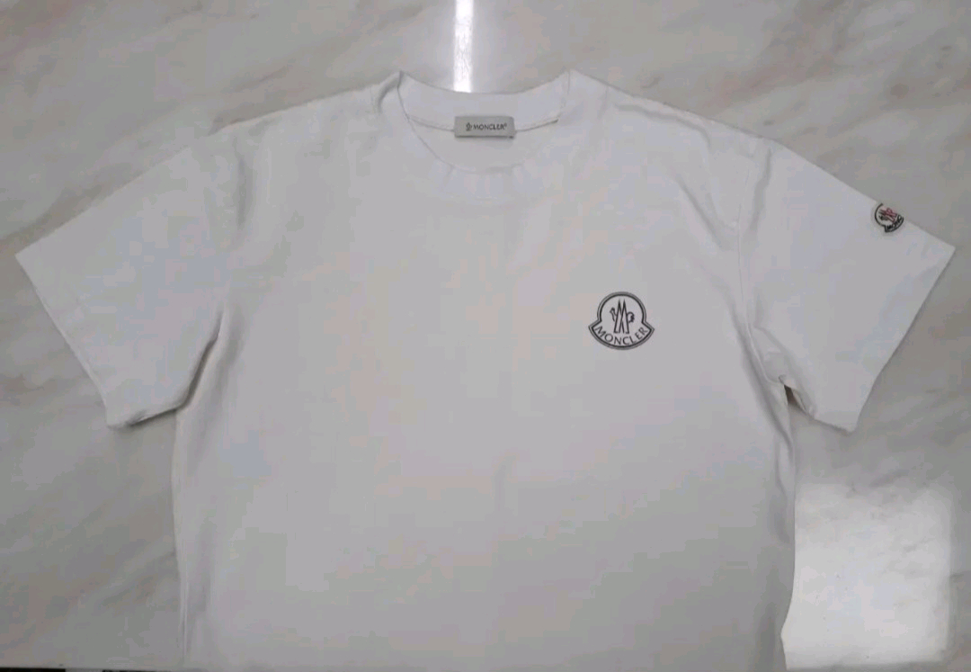[정품 새상품급] 몽클레어 남성 여성공용 반팔 티셔츠 L 사이즈 이미지