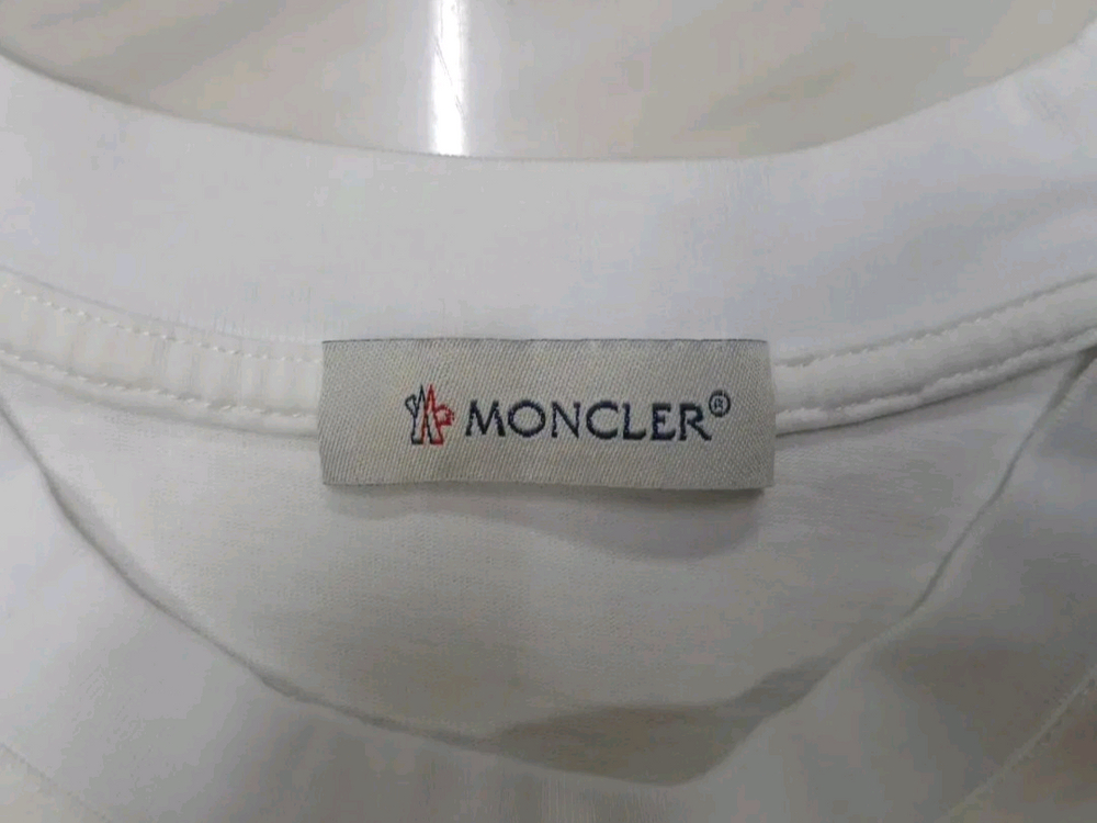 [정품 새상품급] 몽클레어 남성 여성공용 반팔 티셔츠 L 사이즈 이미지