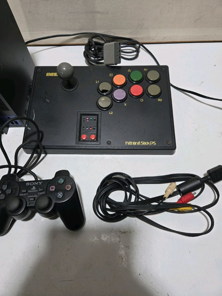 소니 플레이스테이션 2 (SCPH-30005 R) 본체와 함께 조이스틱, 컨트롤러, 각종 케이블포함 이미지