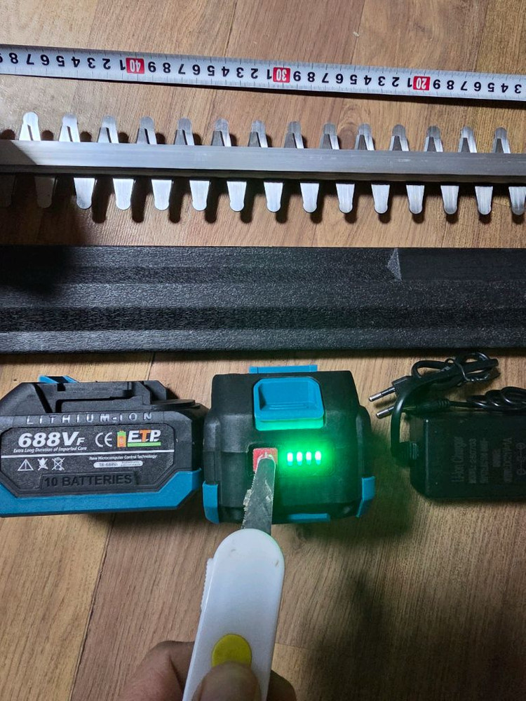 헤지트리머 ( 잔듸나조경나무 정리하는 정전도구) 이미지