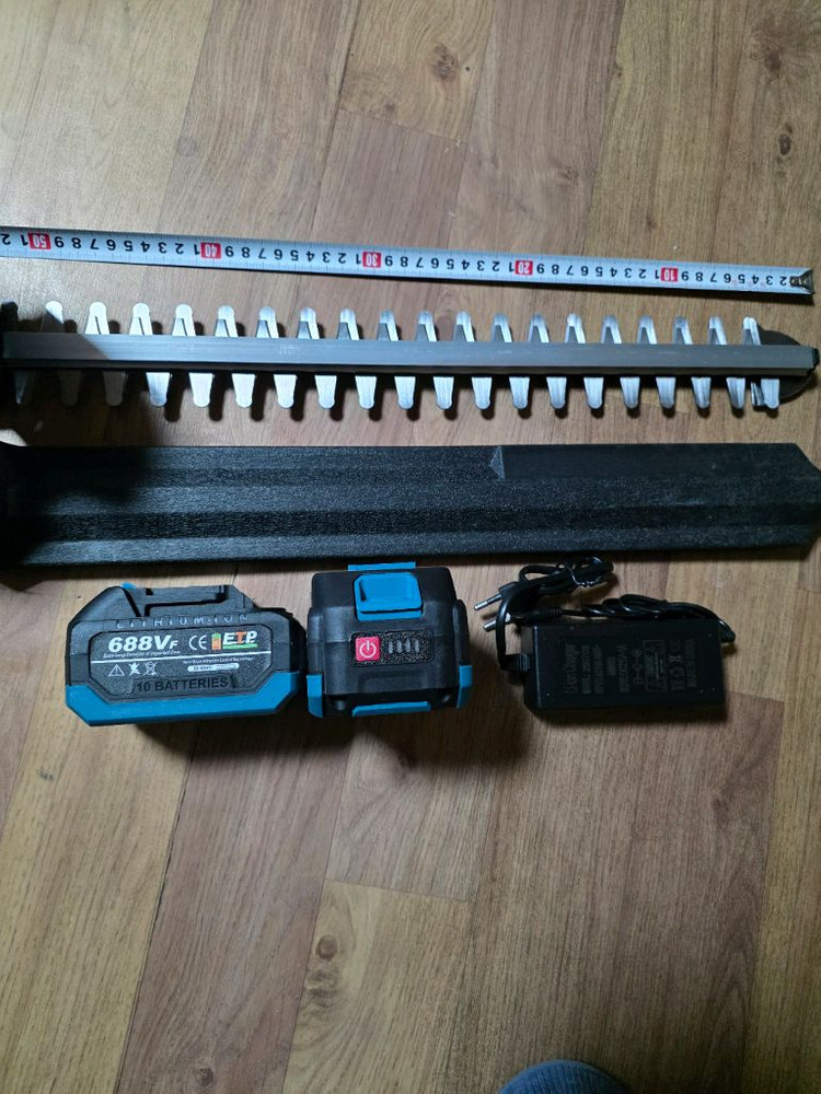 헤지트리머 ( 잔듸나조경나무 정리하는 정전도구) 이미지