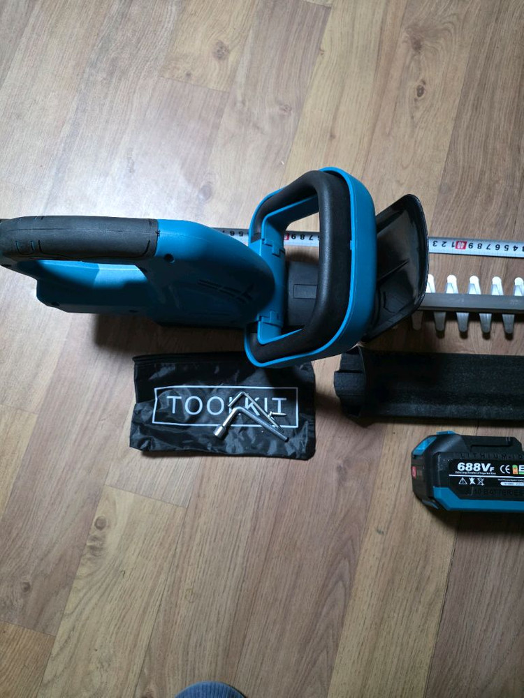 헤지트리머 ( 잔듸나조경나무 정리하는 정전도구) 이미지