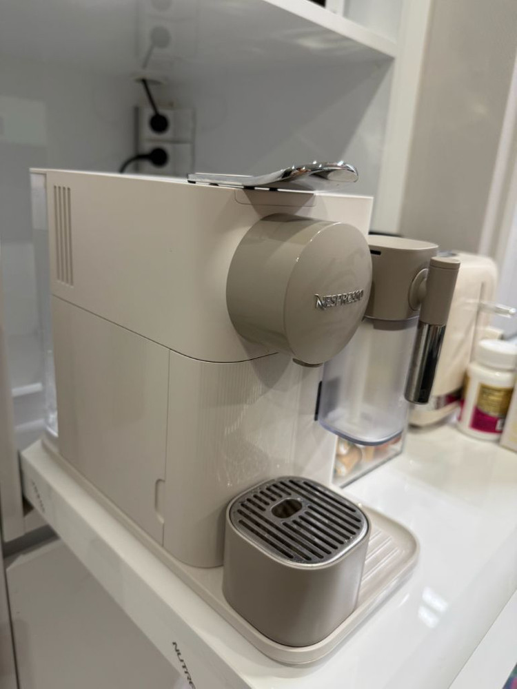 네스프레소 라티시마 원 이미지