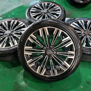 마르셀로 19인치 중고 휠 245 45 19타이어 세팅 제품 판매합니다 이미지