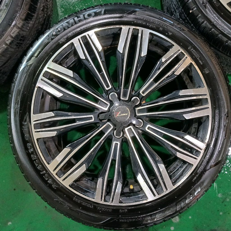 마르셀로 19인치 중고 휠 245 45 19타이어 세팅 제품 판매합니다 이미지