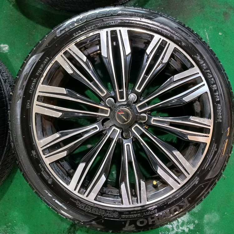 마르셀로 19인치 중고 휠 245 45 19타이어 세팅 제품 판매합니다 이미지