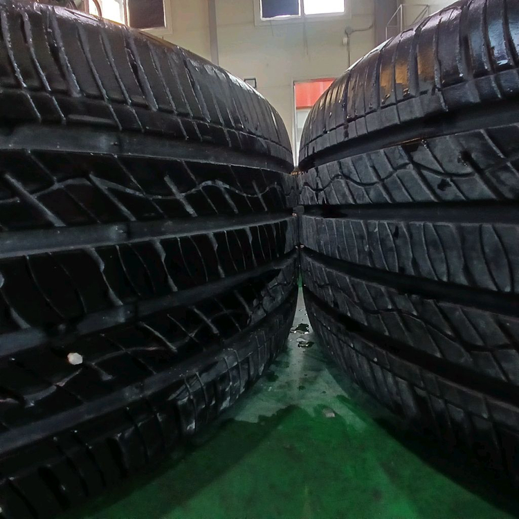 마르셀로 19인치 중고 휠 245 45 19타이어 세팅 제품 판매합니다 이미지