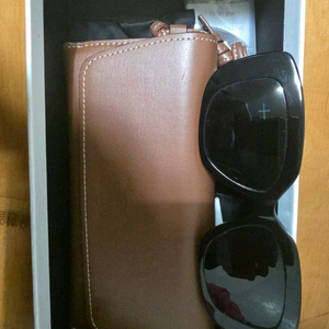 셀린느 트리옹프 선글라스 판매합니다. 이미지