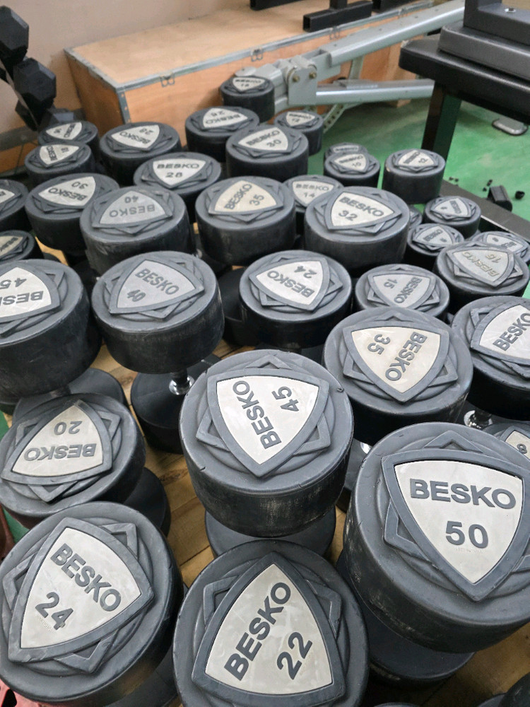 베스코 우레탄 덤벨 팝니다. 이미지