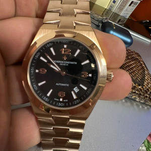 로즈골드 오토매틱 시계 이미지