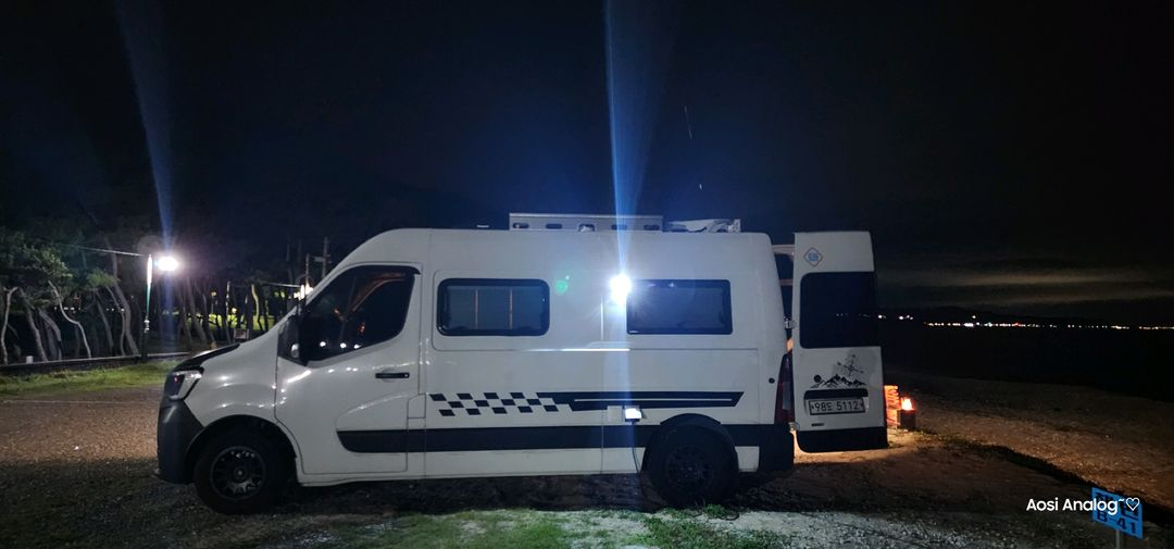 르노마스터 밴 캠핑카 이미지