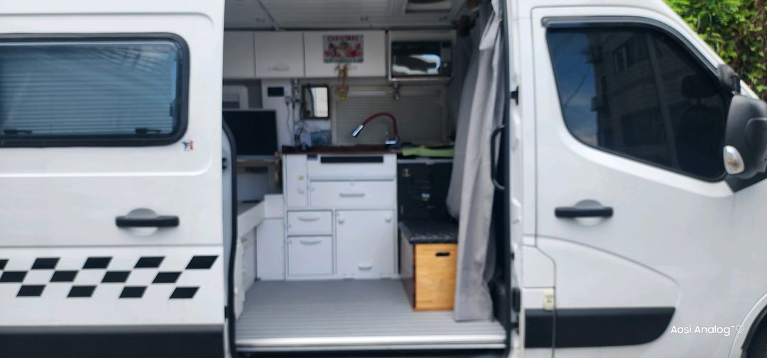 르노마스터 밴 캠핑카 이미지