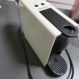 네스프레소 캡슐 커피머신 이미지