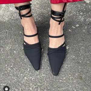 마뗑킴 스틸레토 스트랩 힐 블랙 235 이미지