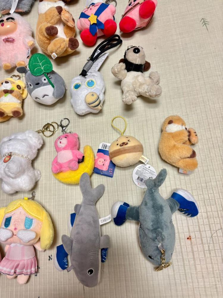 인형뽑기 키링 인형 라부부 짱구 투슬리스 커비 랏코상 수달 키티 토끼 크라잉베이비 벨리곰 오랑우탄 짱부부 이미지