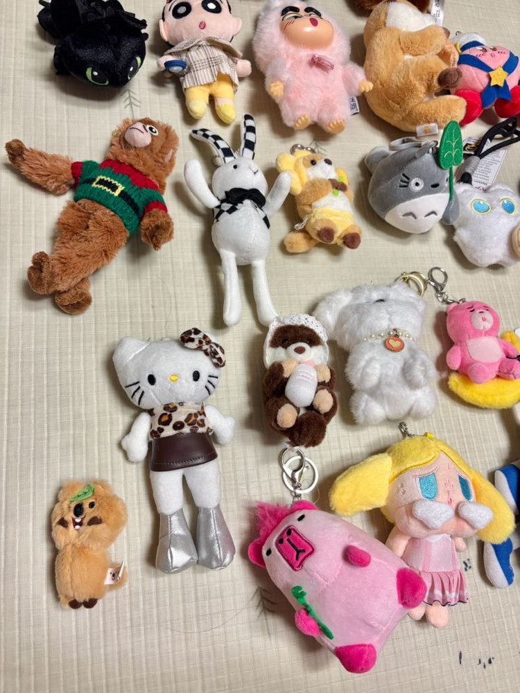 인형뽑기 키링 인형 라부부 짱구 투슬리스 커비 랏코상 수달 키티 토끼 크라잉베이비 벨리곰 오랑우탄 짱부부 이미지