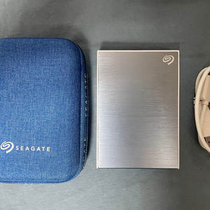 씨게이트 휴대용 외장하드 / 4TB / 라이트블루 컬러 / 본품+케이블+파우치 이미지