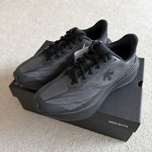 데상트 에너자이트 슈퍼 V5 러닝화 275 이미지