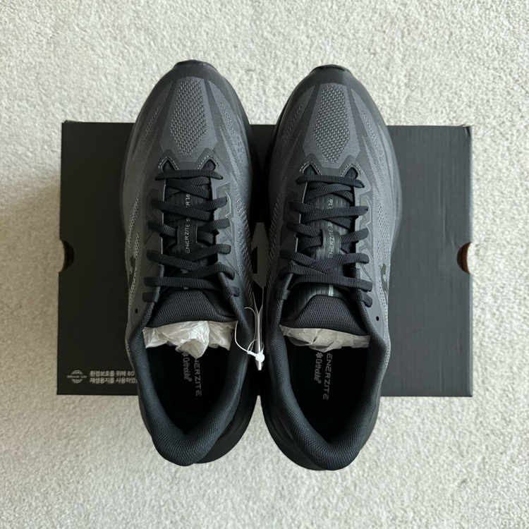 데상트 에너자이트 슈퍼 V5 러닝화 275 이미지