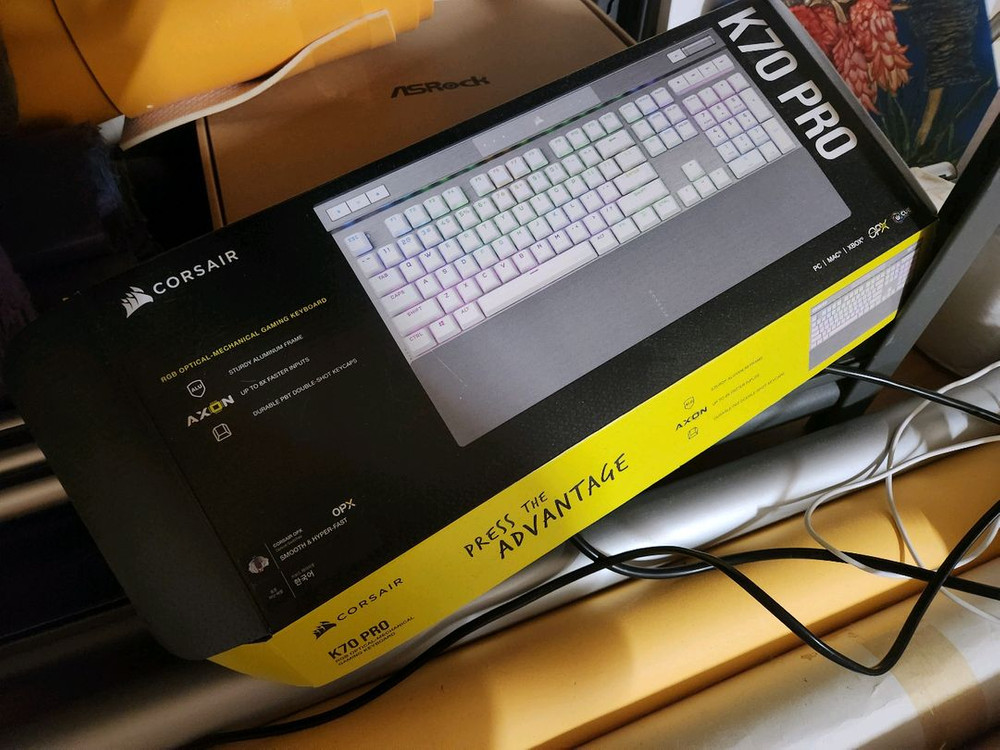 커세어 K70 RGB PRO OPX 광적축 게이밍 기계식 키보드 화이트 이미지