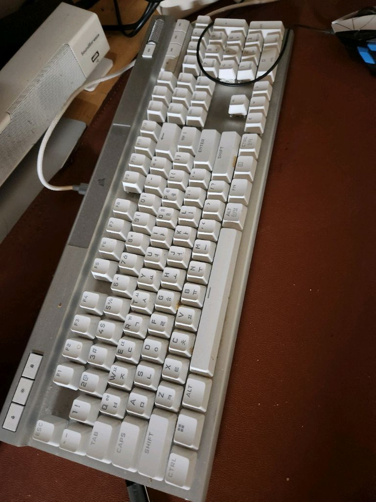 커세어 K70 RGB PRO OPX 광적축 게이밍 기계식 키보드 화이트 이미지