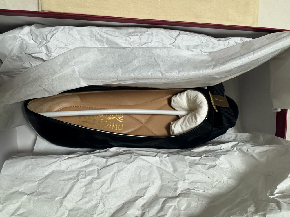 페라가모 바라 플랫슈즈 블랙 에나멜 7C(240) 이미지