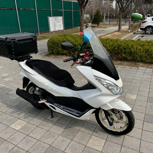 혼다 pcx125 최상급 화이트컬러 판매합니다 이미지