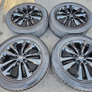 #올뉴 카니발 19인치 순정 블랙유광 휠타이어세트 팝니다.235 55 19 이미지