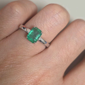 사각 에메랄드 은반지 이미지