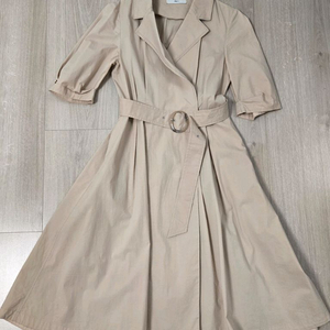 듀엘 베이지 트렌치 원피스 이미지