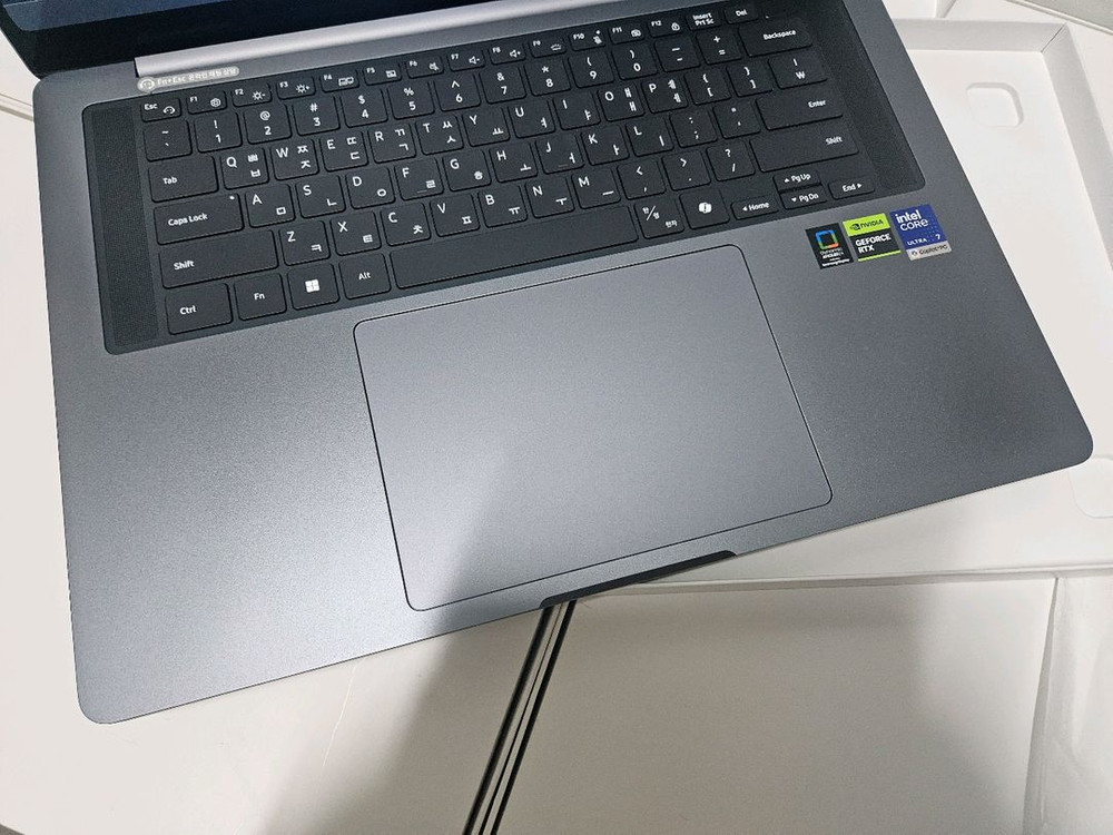 삼성 갤럭시북6 울트라 NT960UJH 16인치 U7/램32/SSD1TB RTX5060 이미지