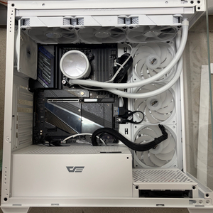 9800X3D + ASRock X870E NOVA 고사양 게이밍 컴퓨터 반본체 판매 이미지