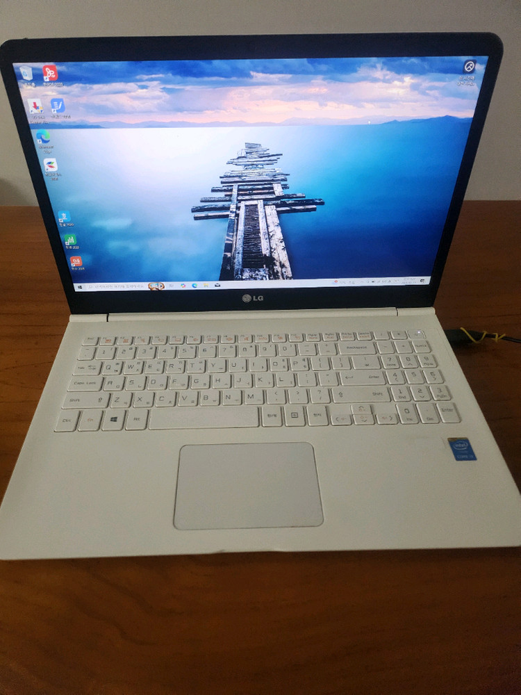 LG그램 노트북(15.6인치 i3 8램 256기가SSD) 이미지