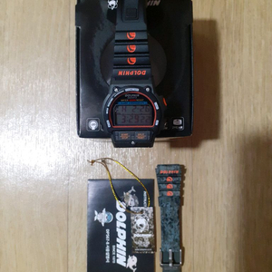 돌핀 스포츠 레트로 전자시계(드라마 초능력자 시계)+FC 서울 르꼬끄 반팔 져지+르꼬끄 반바지 팔아요 이미지